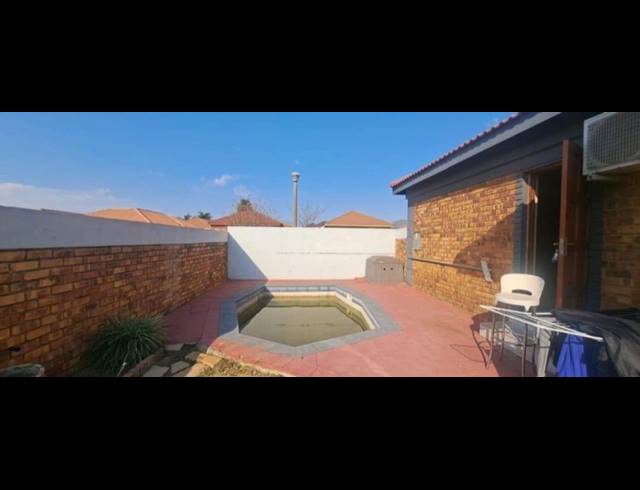 3 BEDROOM FREEHOLD FOR SALE IN SOUTHDOWNS ESTATE